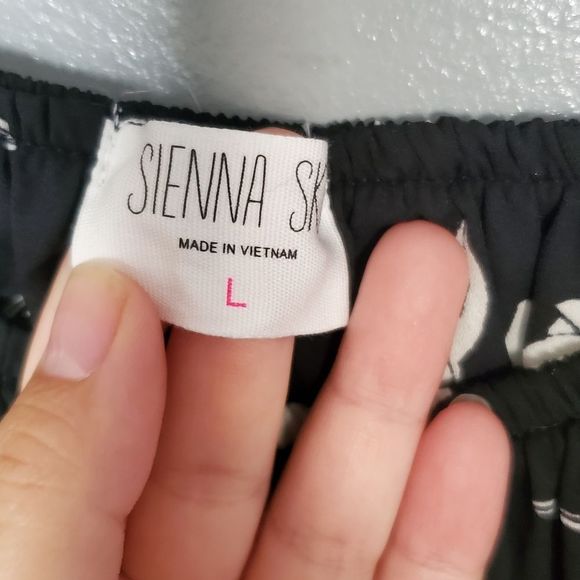 Sienna sky  Off the shoulder floral top - Picture 10 of 13